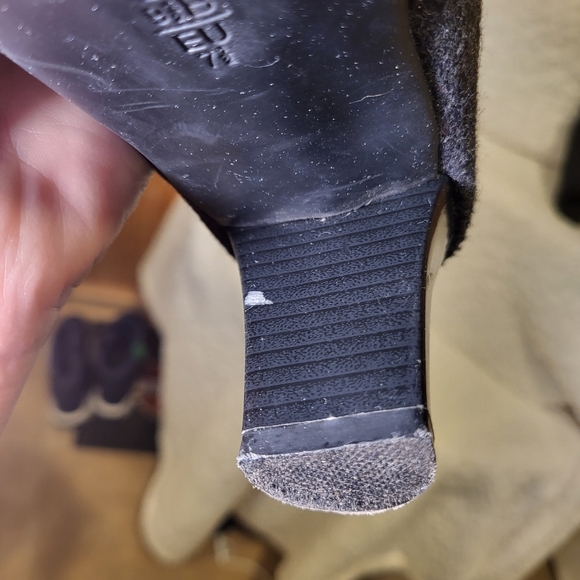 AEROSOLES grey wool heels,Sz 9.5, buckles, minor chips on heels, see pics - Picture 8 of 10